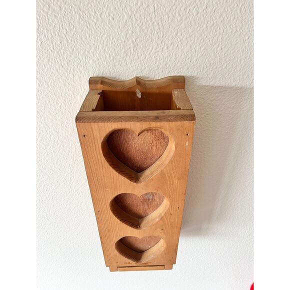 Vintage Wood Heart Cutout Shelf - Card Deck / Item Dispenser - Picture 2 of 5